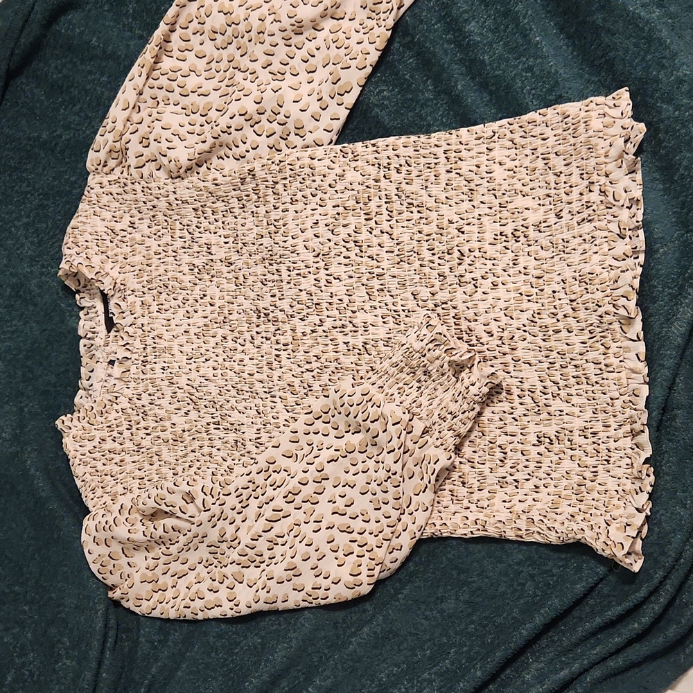 Womens blouse size small, fitted